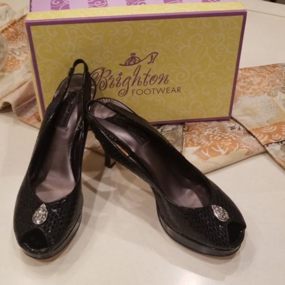 Brighton peep toe Welch with silver 9.5